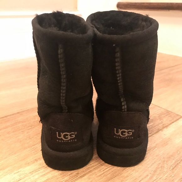 Used black Kids UGGs, size 12US - Picture 2 of 4